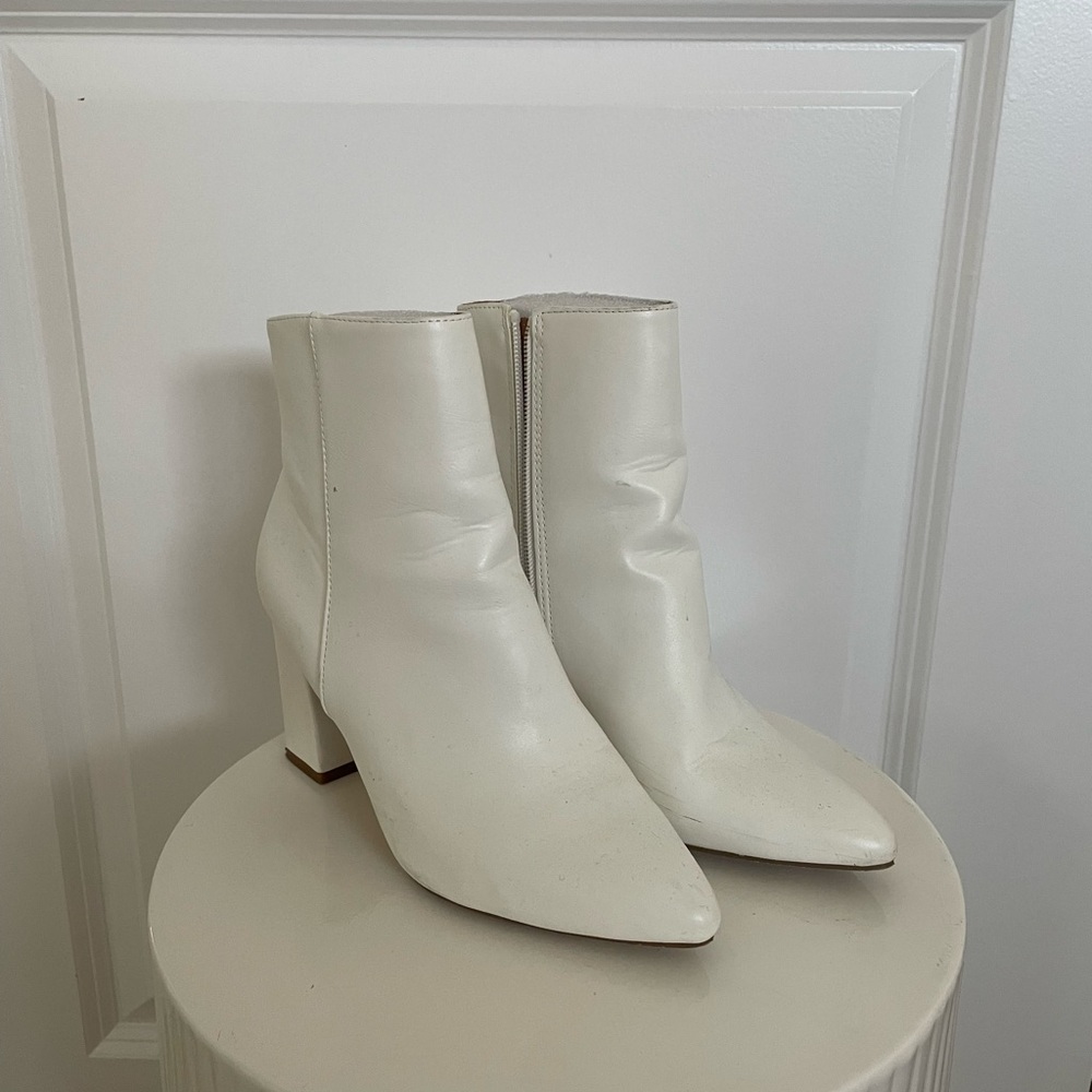 Steve Madden Elegant White Ankle Boots